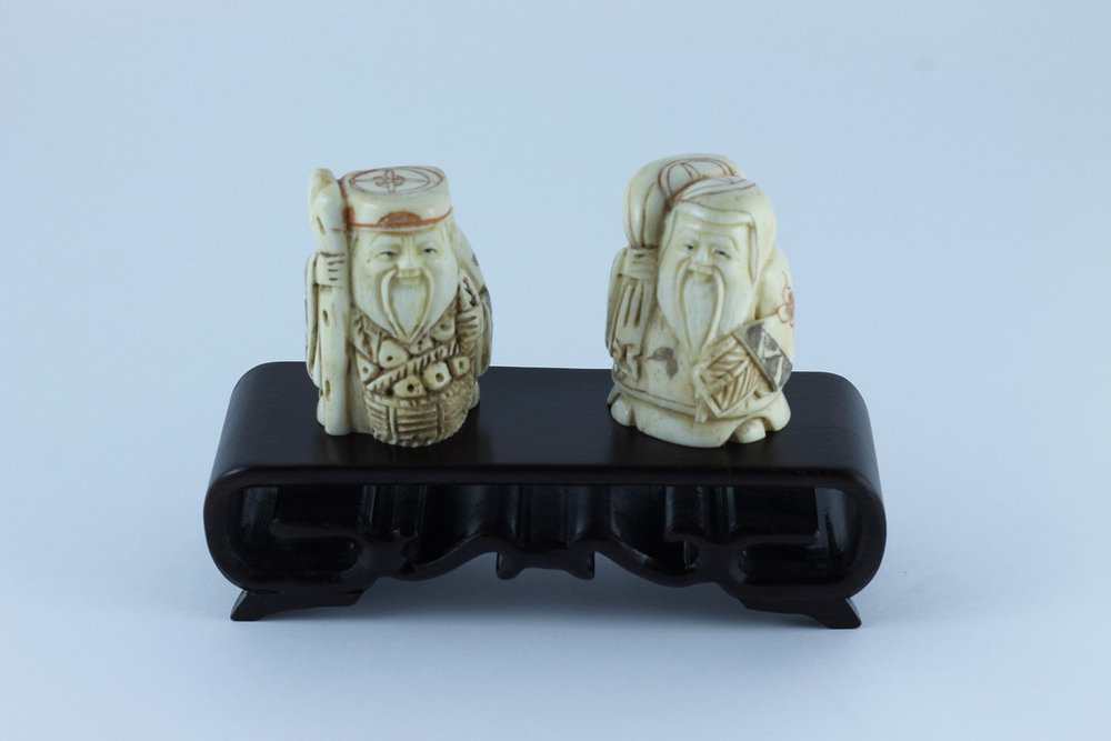 Сет нэцкэ Дзюродзин и Фукурокудзю на подставке