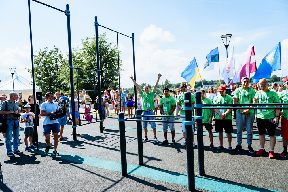 Стойка с шестом