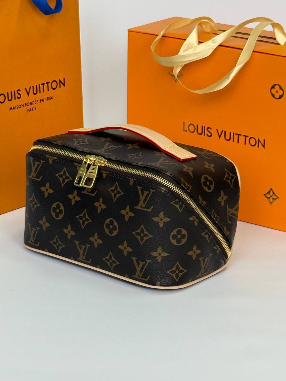 Несессер Louis Vuitton