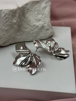 Серьги серебристые в форме лепестков