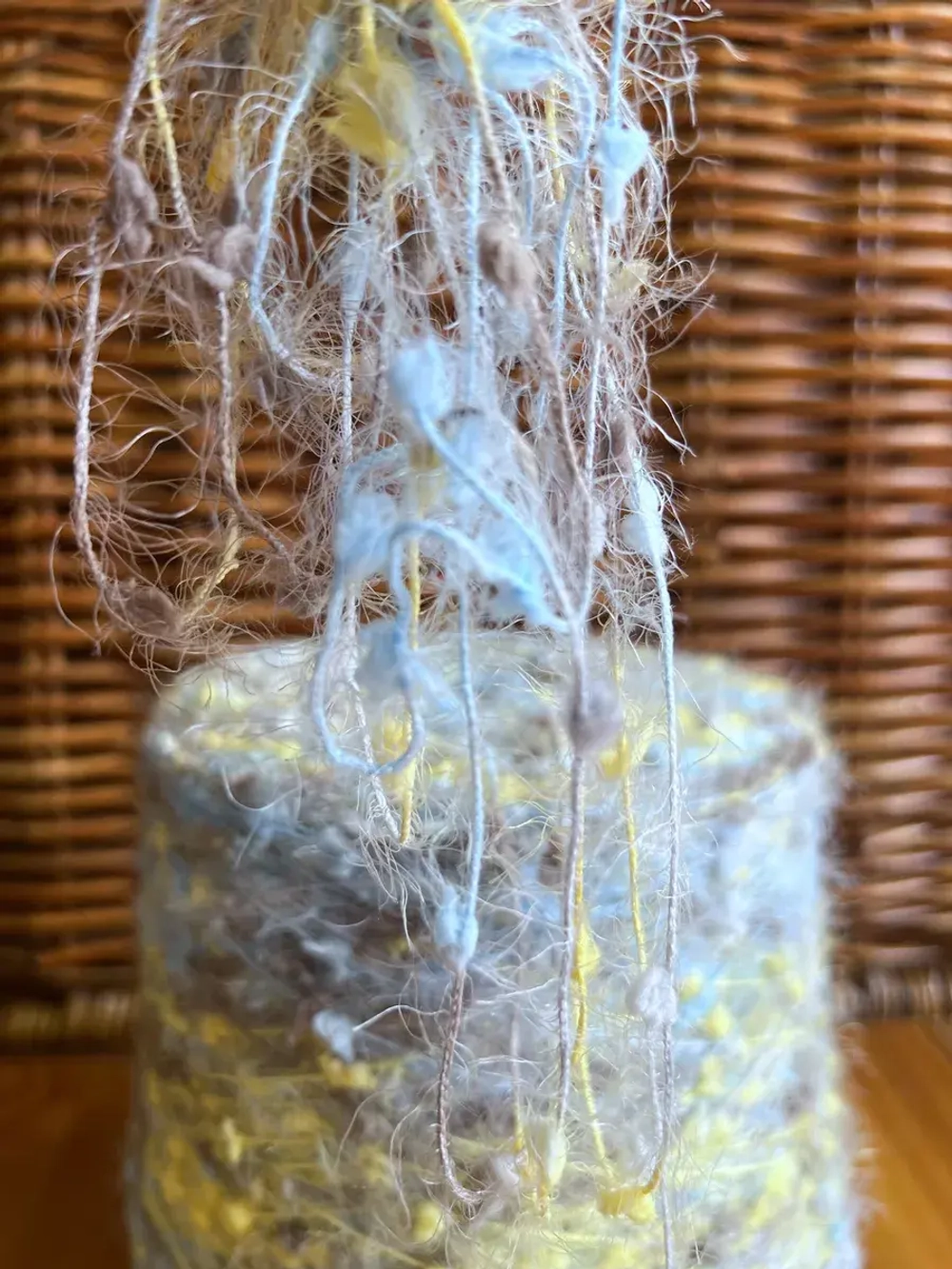 Пряжа  декоративная с ворсом и шишибриками