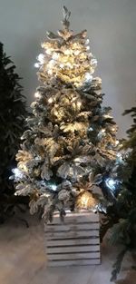 Заснеженная ель с гирляндой «Барокко» теплый свет (Литая+пвх) 120 см / 1,2 м