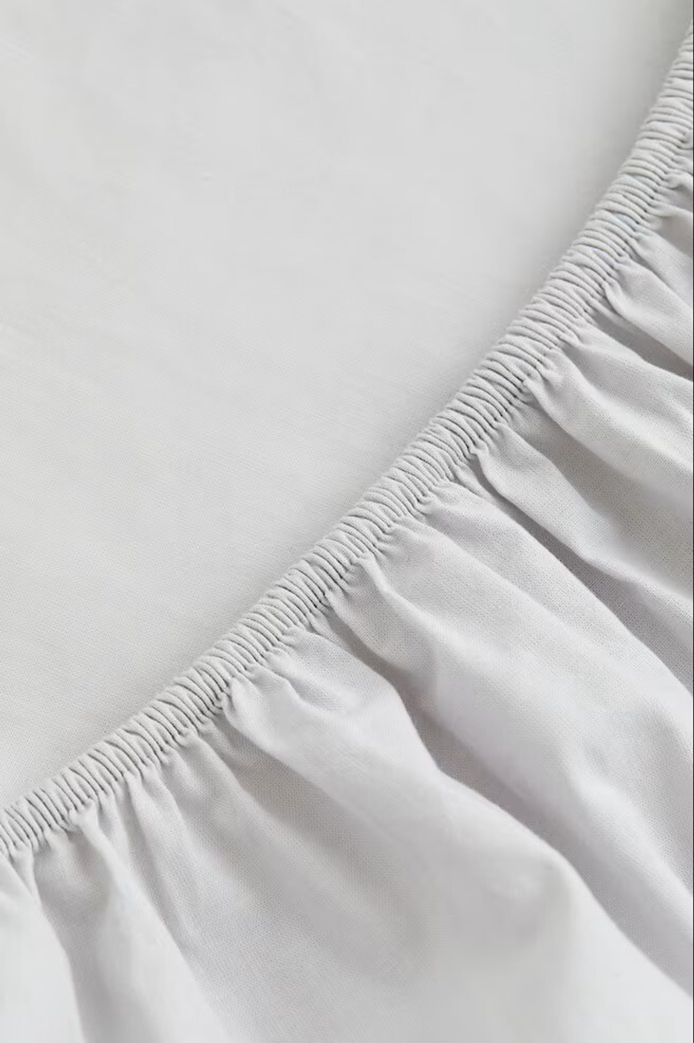 H&M ХЛОПКОВАЯ ПРОСТЫНЯ НА РЕЗИНКЕ, СВЕТЛО-СЕРЫЙ