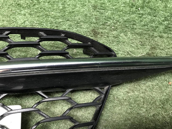 Решетка перед. бампера Mercedes S W223 (20-нв) AMG