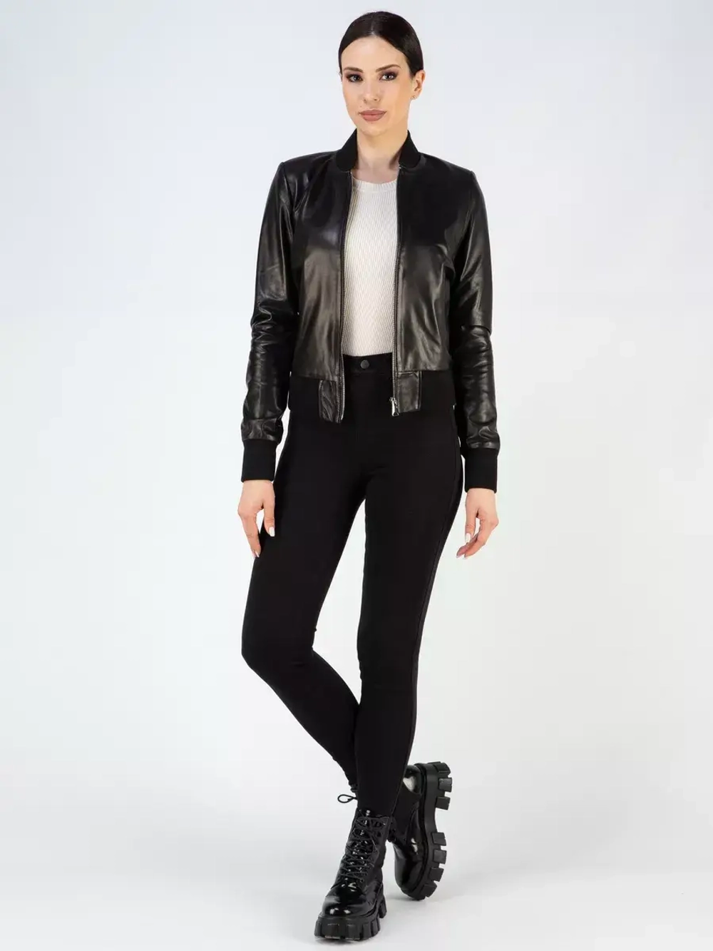 Кожаная куртка демисезонная на молнии бомбер