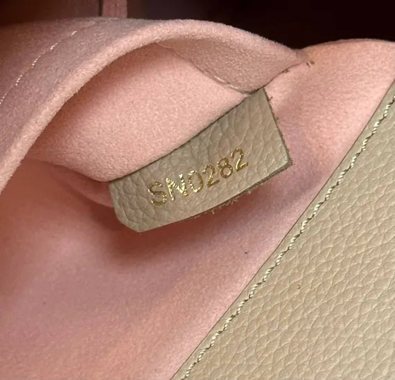 Сумка Louis Vuitton Lockme Ever Mini серо-бежевый