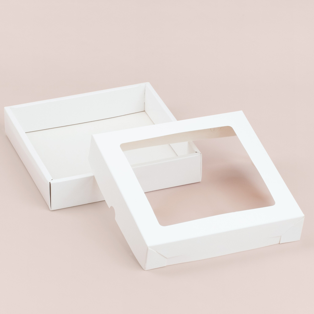 Коробка для пряников с окном 200*200*35 мм