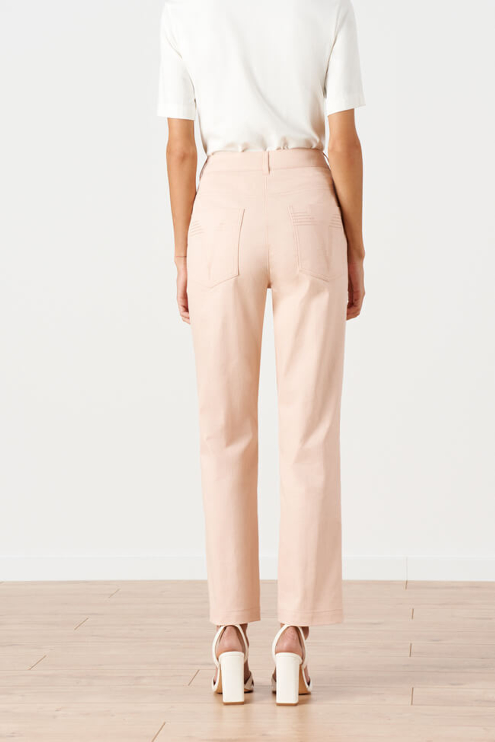 31150 Джинсы женские (пудровый)