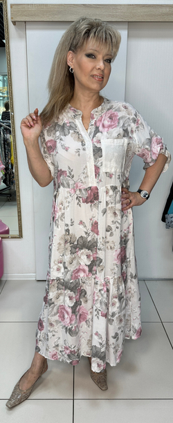 Светлое итальянское цветное платье с пайетками на кармашке