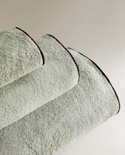 Zara Home - Хлопковое банное полотенце с отделкой overlock, зеленый, 90х150 см