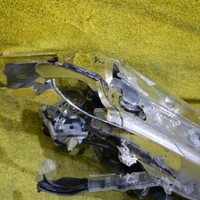 Битая Фара правая Toyota Land Cruiser 200 (2015-2021) LED