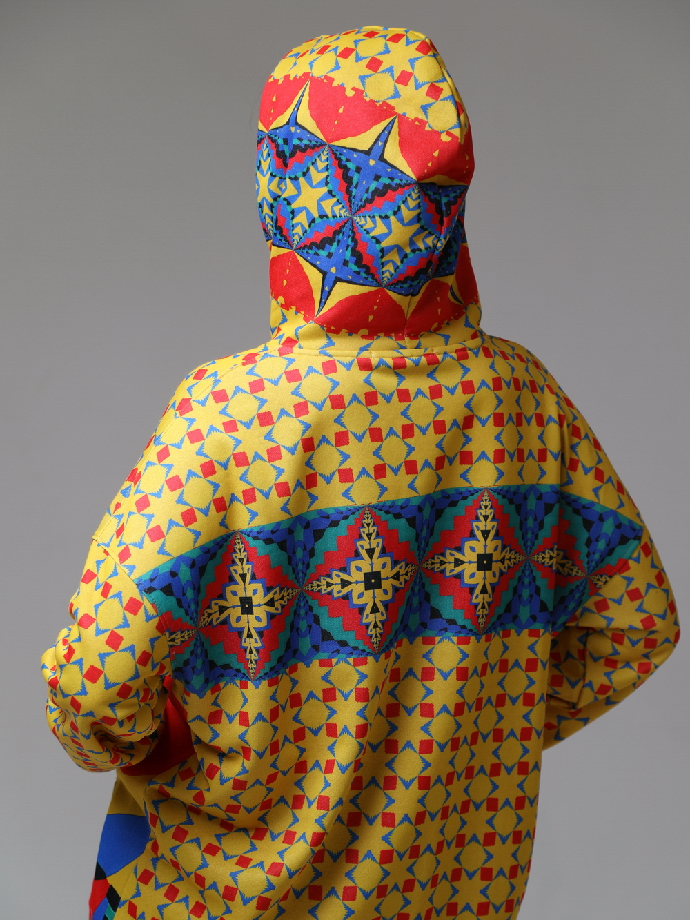 Худи «Миро жёлтый», по мотивам литографии, созданной на камне каталонским художником сюрреалистом Жоаном Миро