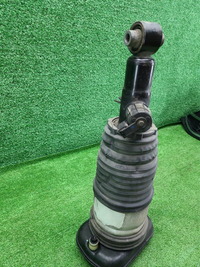 Стойка пневматическая правая BMW X7 G07 (19-нв)