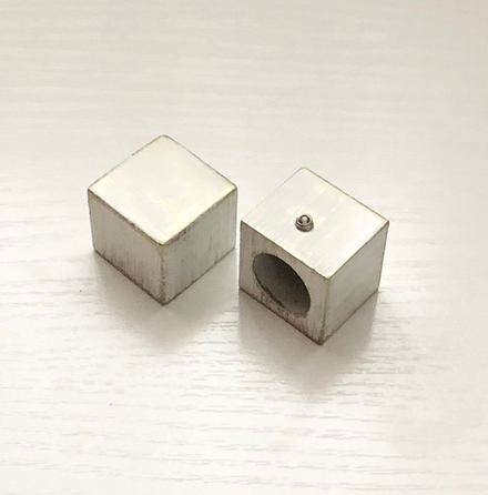 Наконечники "Ост Куб" для кованых карнизов d16, цвет белое золото