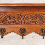 Настенная вешалка с резным декором в Неоклассическом стиле