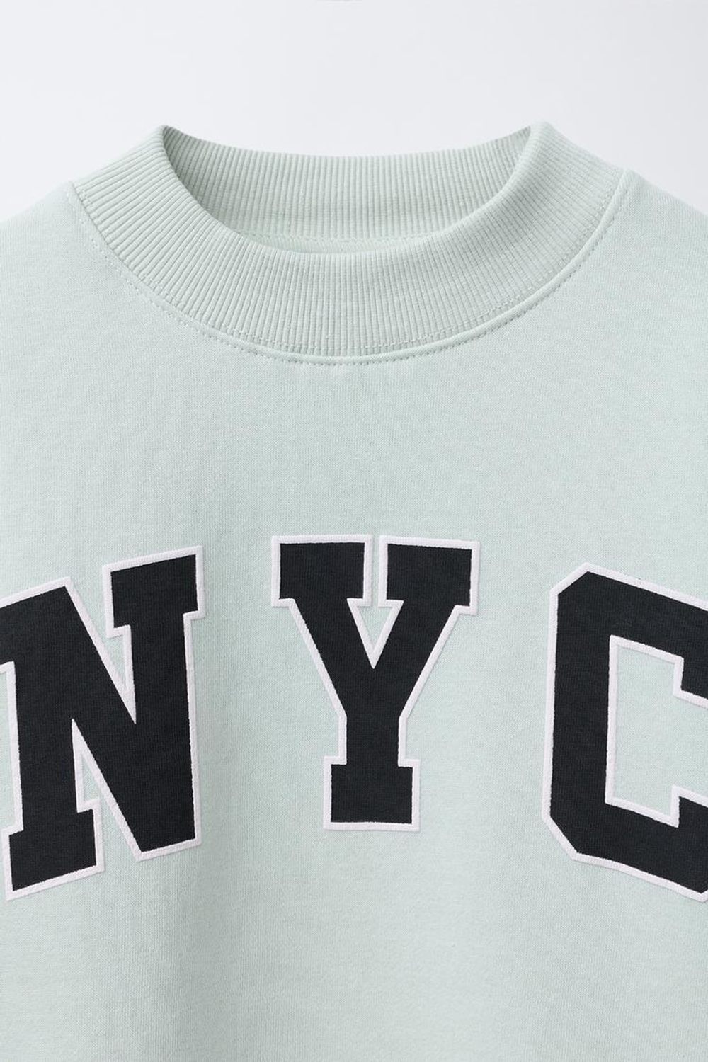 ZARA ТОЛСТОВКА С ТЕКСТОВЫМ ПРИНТОМ, СВЕТЛО-ЗЕЛЕНЫЙ