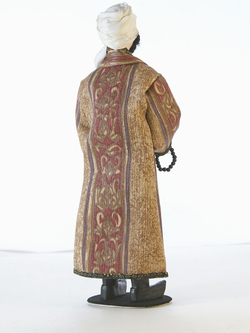 Кукла фарфоровая Узбек в традиционном костюме