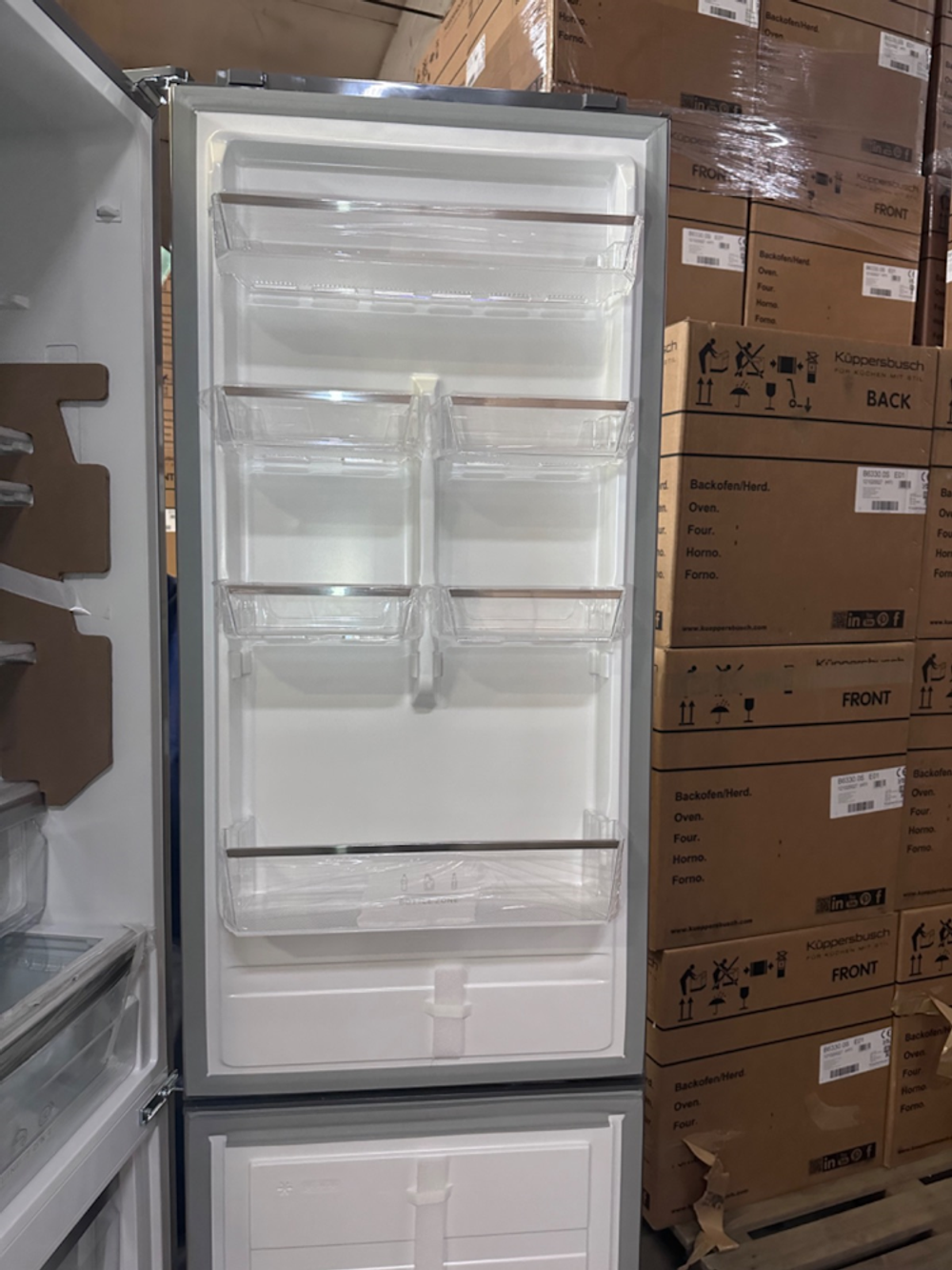 Отдельностоящий холодильник с нижней морозильной камерой Kuppersbusch FKG 6600.0 E-02