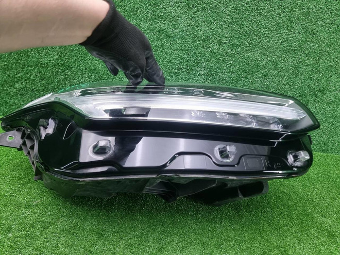 Фара правая Volvo XC90 2 (2014-2019) LED