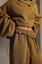 Свитшот с воротником на кнопках