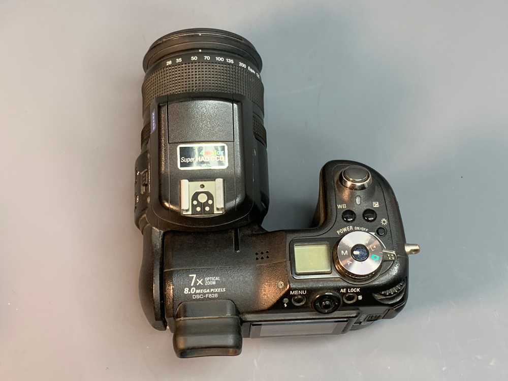 Sony DSC-F828