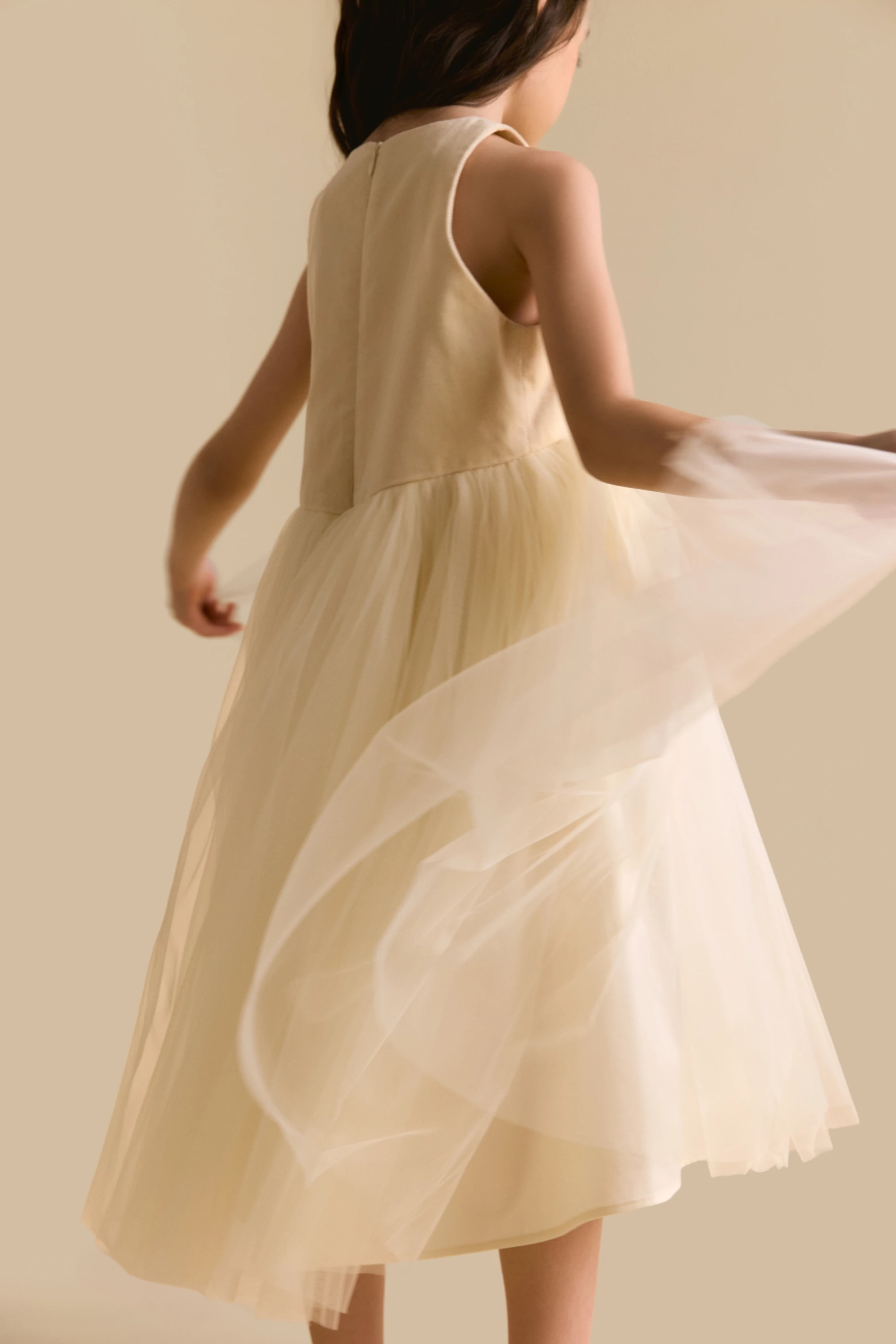 Платье из бархата и сетки