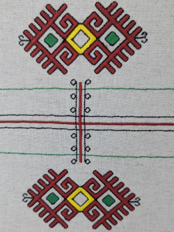 Дорожка с чувашской вышивкой