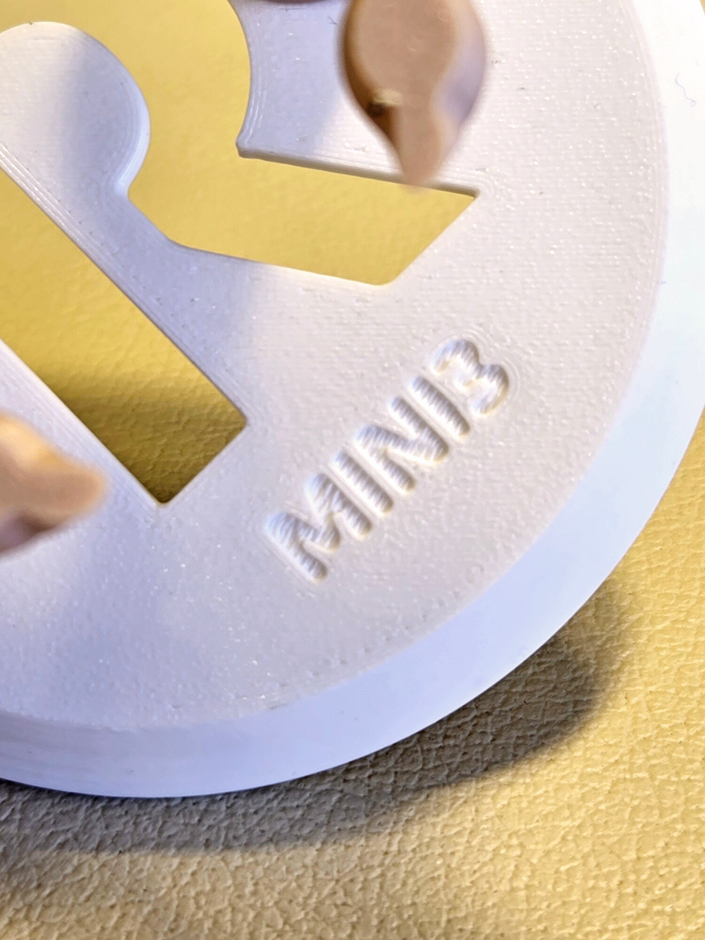 Шуточная подставка для Яндекс станции мини3 и мини3 Про (Яндекс-Алиса) 3D печать, белая