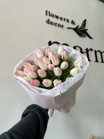 Букет из 25ти белых розовых тюльпанов - нет в наличии