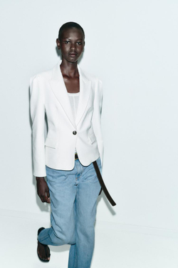 ZARA ПРИТАЛЕННЫЙ БЛЕЙЗЕР С ВЫРАЖЕННЫМИ ПЛЕЧАМИ, ЖЕЛТОВАТО-БЕЛЫЙ