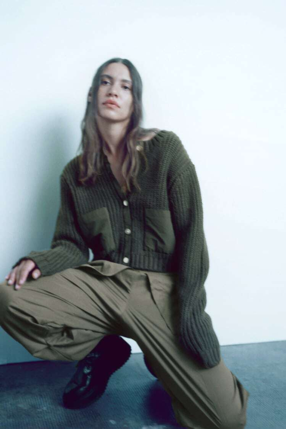 ZARA КАРДИГАН С КОНТРАСТНЫМИ КАРМАНАМИ, ТЕМНЫЙ ХАКИ