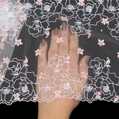 Вышивка на сетке белая/персик 20 см