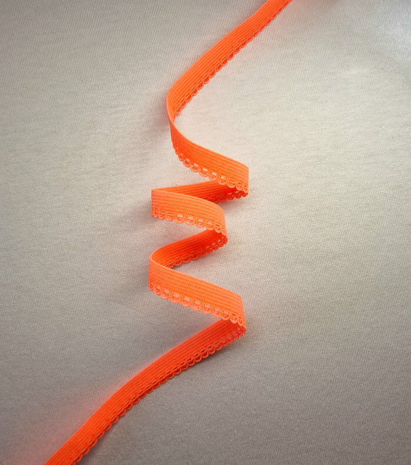 Ажурная тонкая красно-оранжевая резинка 9 мм (Pantone 805 U)