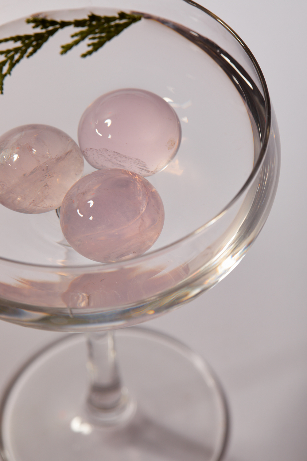 «Лёд» для коктейлей из розового кварца