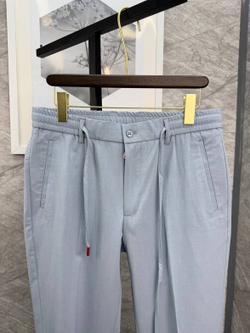 Льняной костюм Kiton