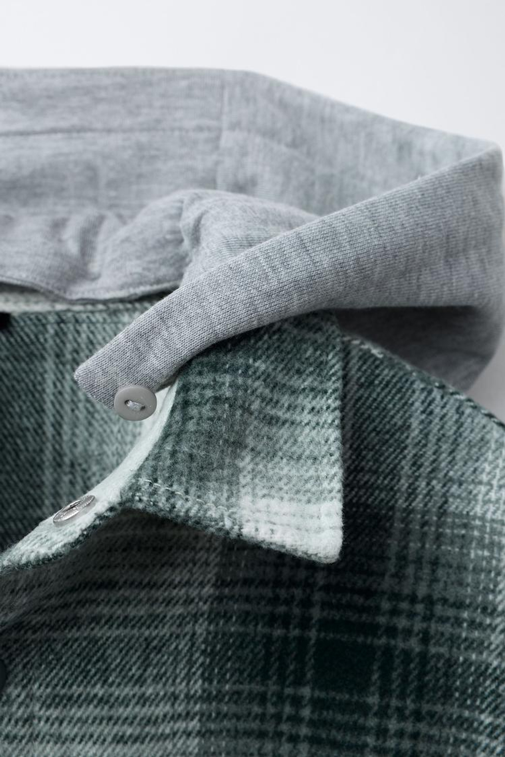 ZARA КУРТКА-РУБАШКА В КЛЕТКУ С ОТСТЕГИВАЮЩИМСЯ ФЛИСОВЫМ КАПЮШОНОМ, ЗЕЛЕНЫЙ