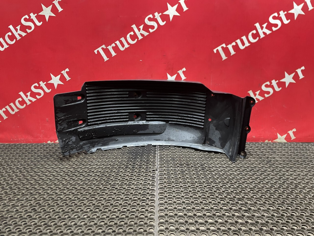 Крыло переднее правое передняя часть