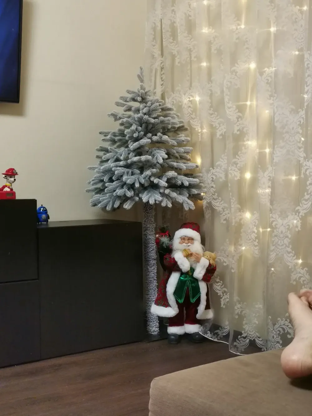 Заснеженная елка на ножке «Тароко» (Литая хвоя) от 1.5 м до 2,1 м