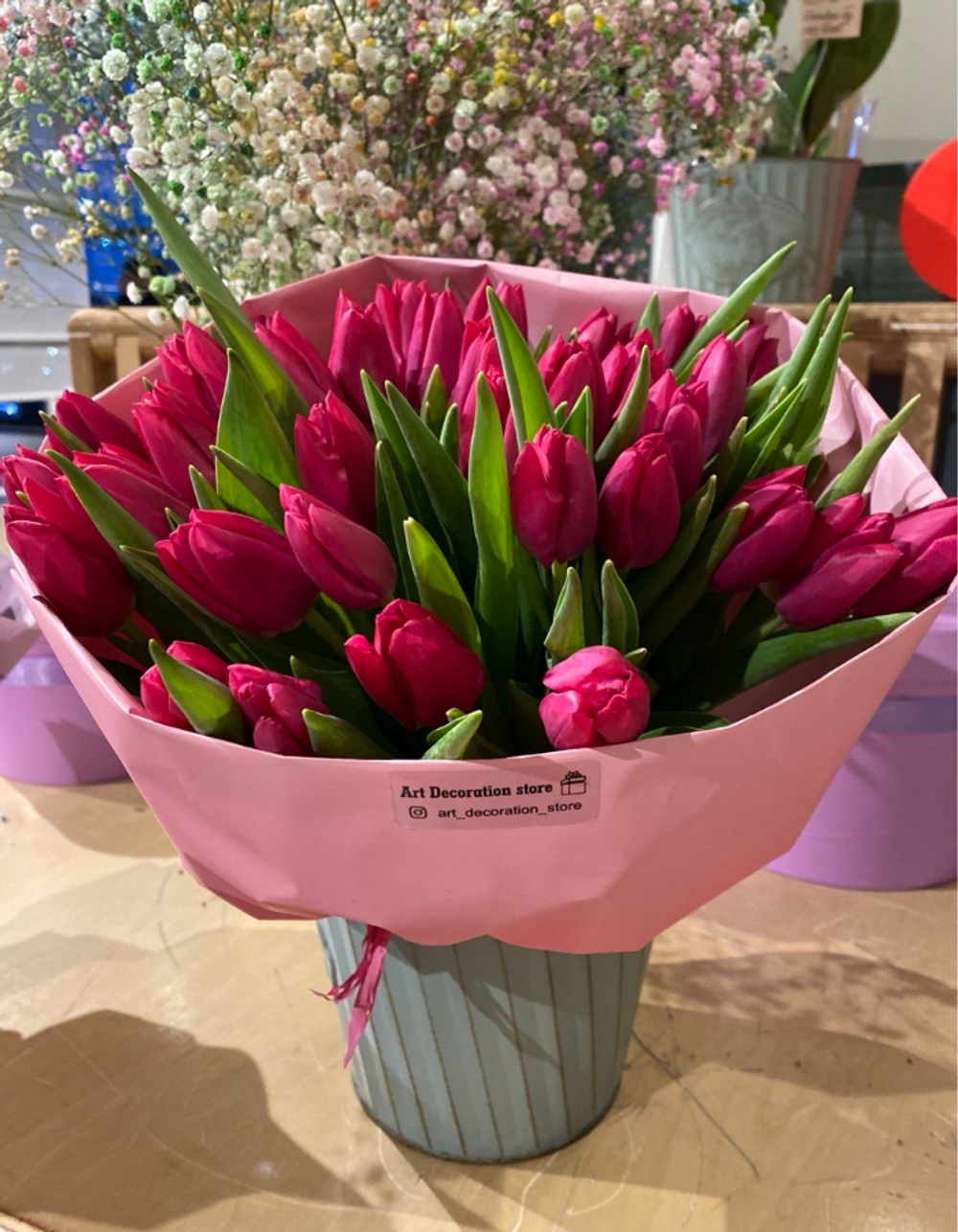 Букет из 39 ярко-розовых тюльпанов