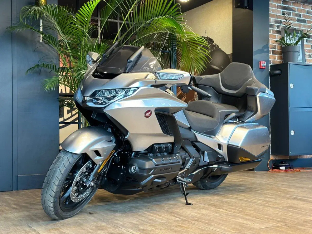 Gold Wing Tour — GL1800 DCT