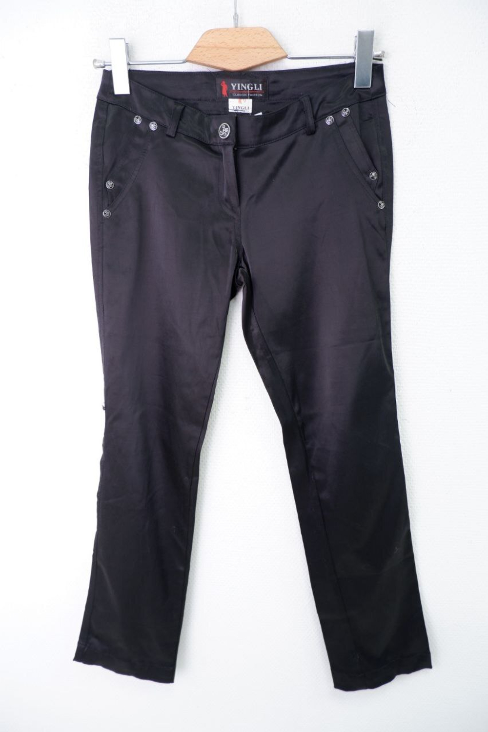 Брюки черные атласные 40 размер