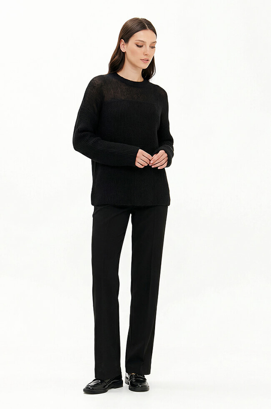 23433 Свитер женский (черный)