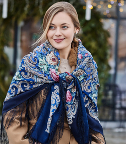 Платок шерстяной с шелковой бахромой