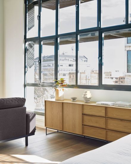 Буфет Taiana с дубовым шпоном и стальной рамой 160 x 78 см