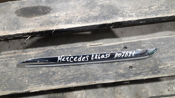 Молдинг решетки радиатора левый нижний Mercedes E-Class (W213) 16-20 Б/У Оригинал A2138880373