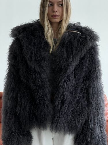 Шуба из ламы в цвете графит