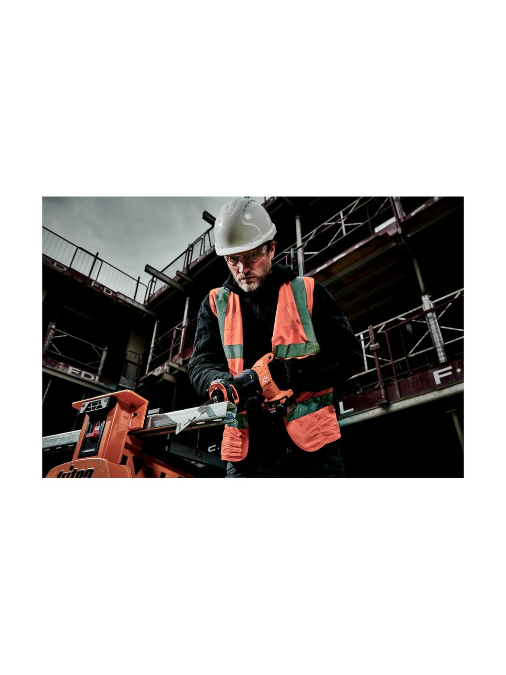 Сабельная пила AEG BUS18C2-0 4935478942