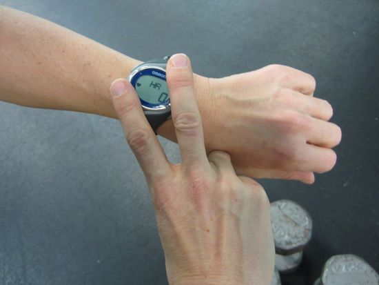 Часы-пульсометр Omron Strapless HR-210