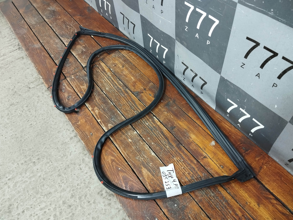 Уплотнитель двери передней левой Chery Tiggo 4 Pro 20-нв Б/У Оригинал 554001474AA