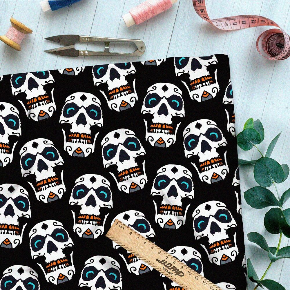 Ткань мембрана сахарные черепа на чёрном фоне